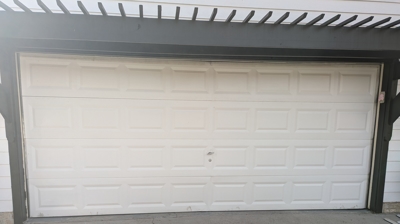 Old garage door Photo